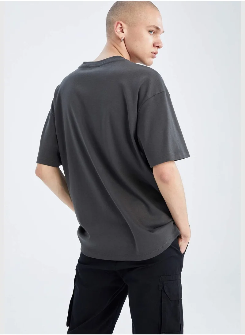 ديفاكتو Boxy Fit Short Sleeve Minimal Print T-Shirt