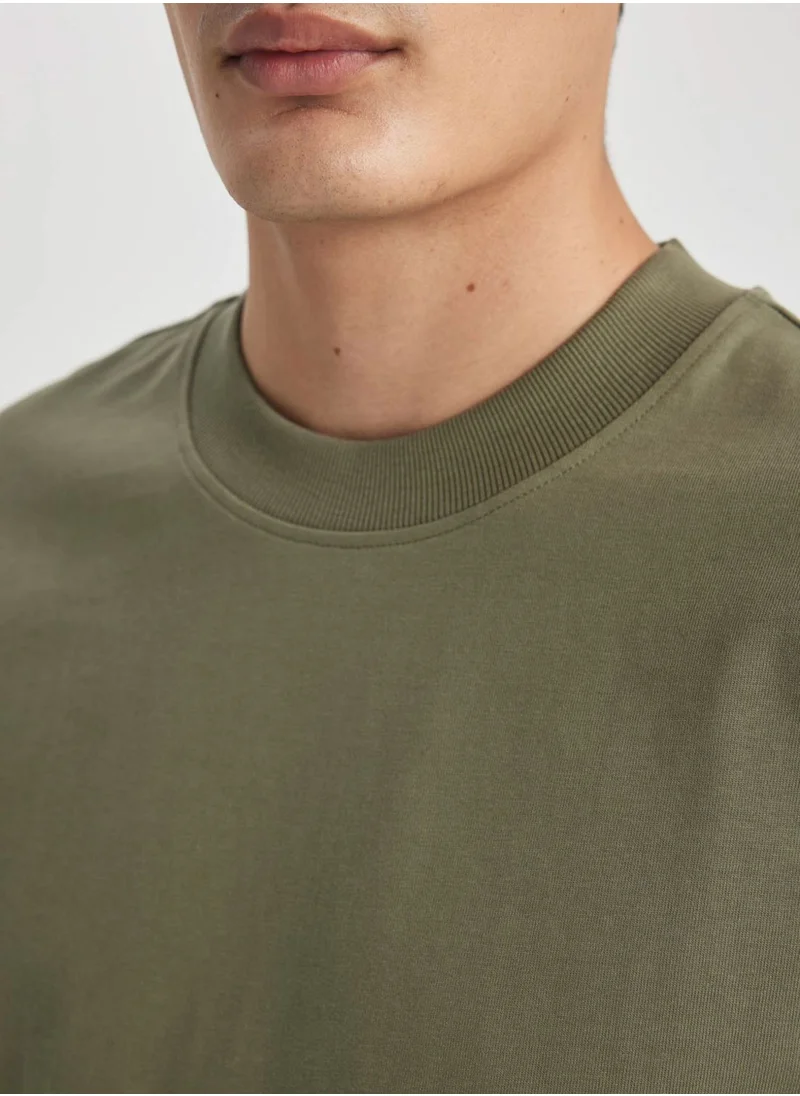 ديفاكتو Oversize Fit Crew Neck T-Shirt