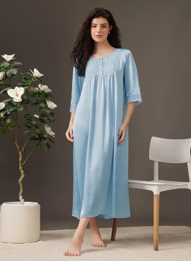 كلوفيا قميص نوم ساتان بتفاصيل دانتيل