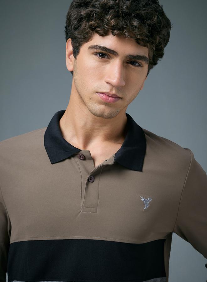 تكنوسبورت بولو بقصة ضيقة وتفاصيل متباينة - Image 2