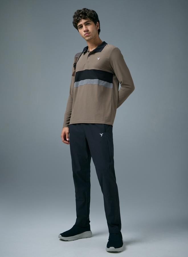 تكنوسبورت بولو بقصة ضيقة وتفاصيل متباينة - Image 3