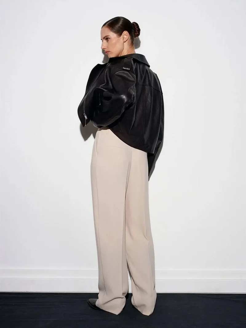 ديلفين DILVIN High-waist Wide-leg Crepe Trousers