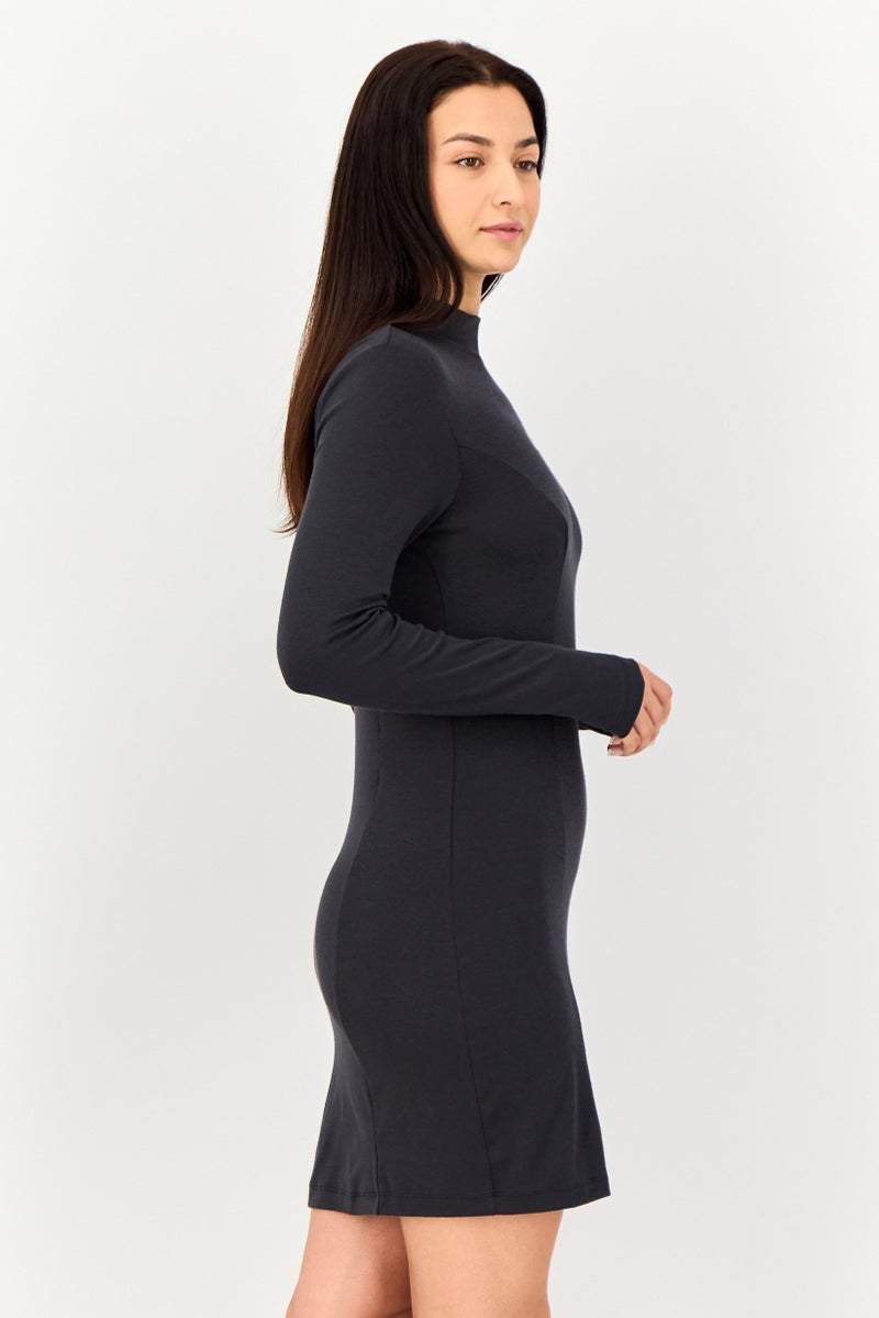 Nike فستان خارجي طويل الأكمام للنساء بتقنية دري-فيت، أسود عتيق - Image 4