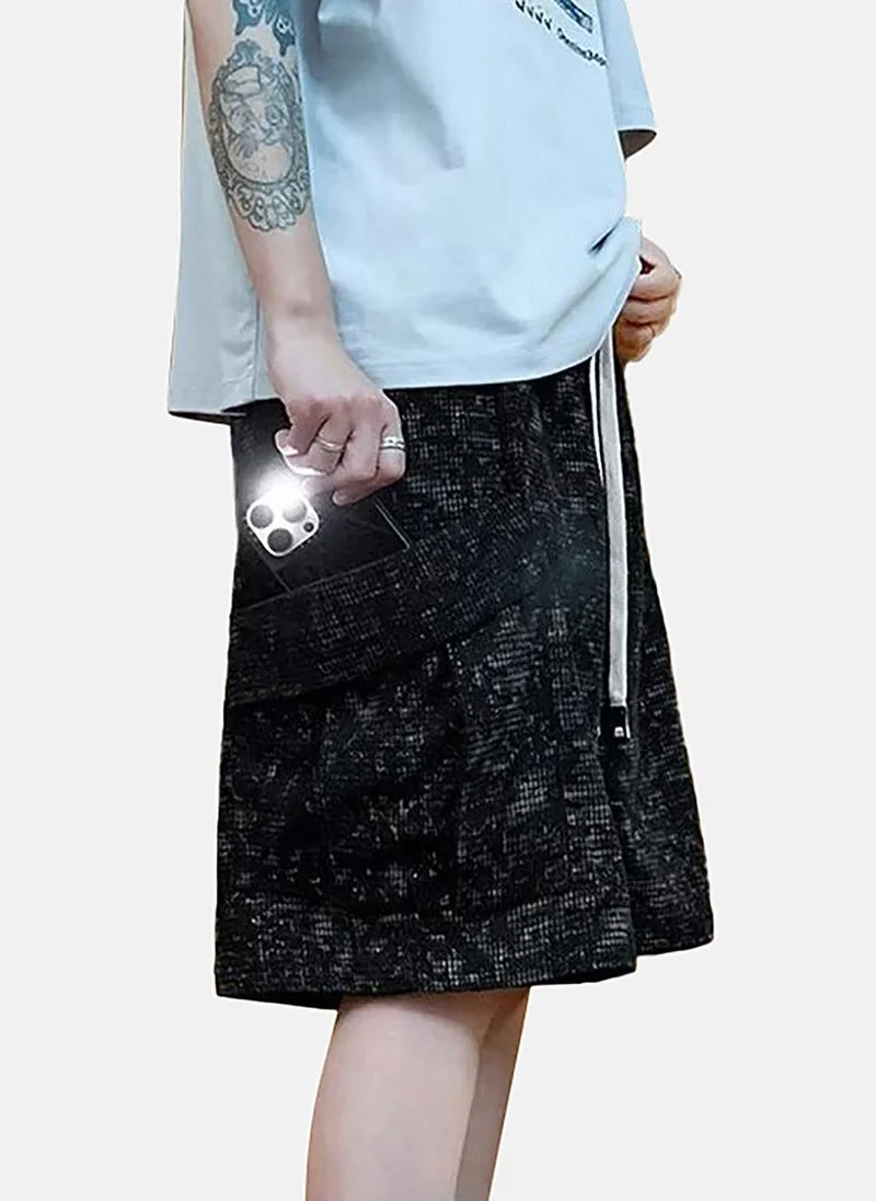 يونيكي Black Mid Rise Printed Slim Fit Shorts