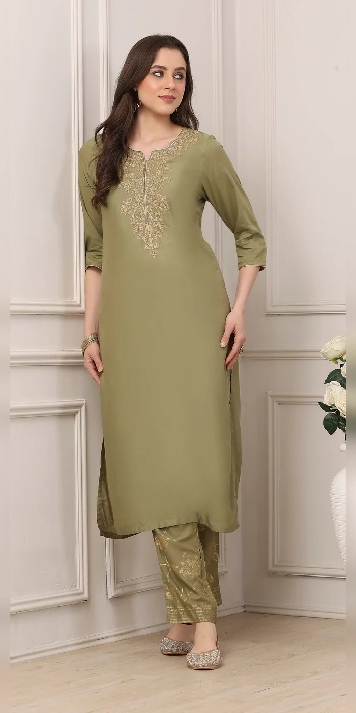 Women Sap Green Embroidered Straight Kurta Set