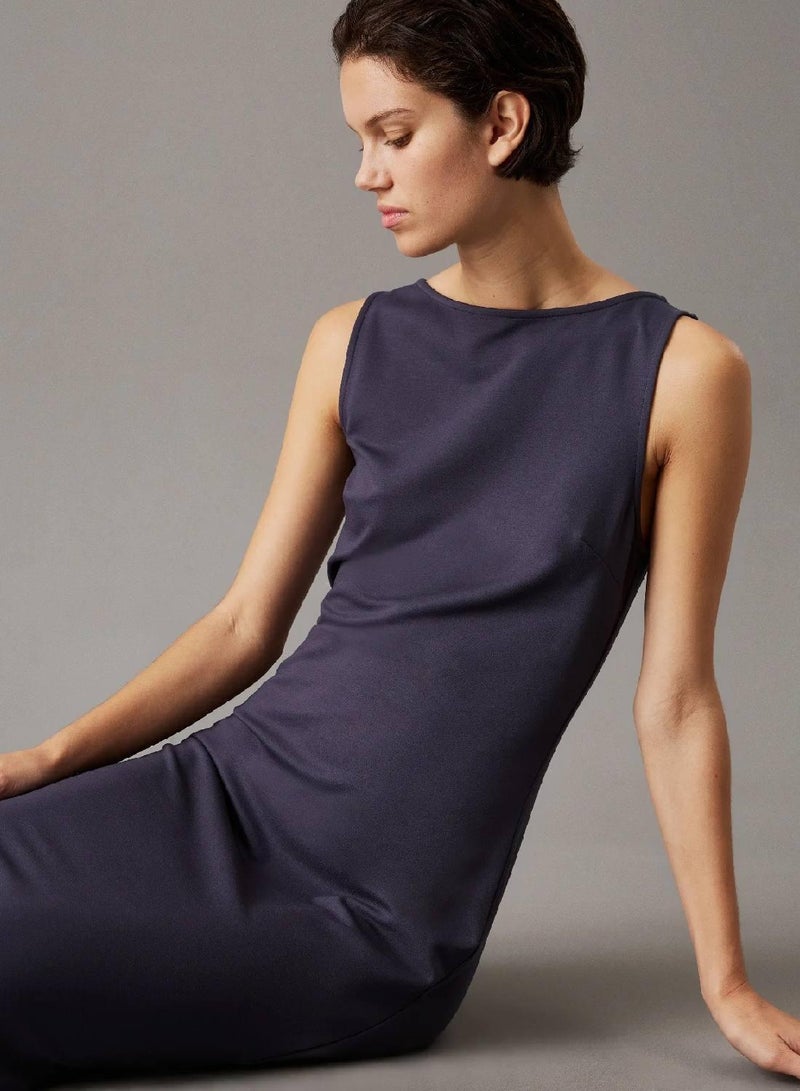 كالفن كلاين جينز فستان من قماش جيرسيه ميلانو مزين بفتحات - Image 3