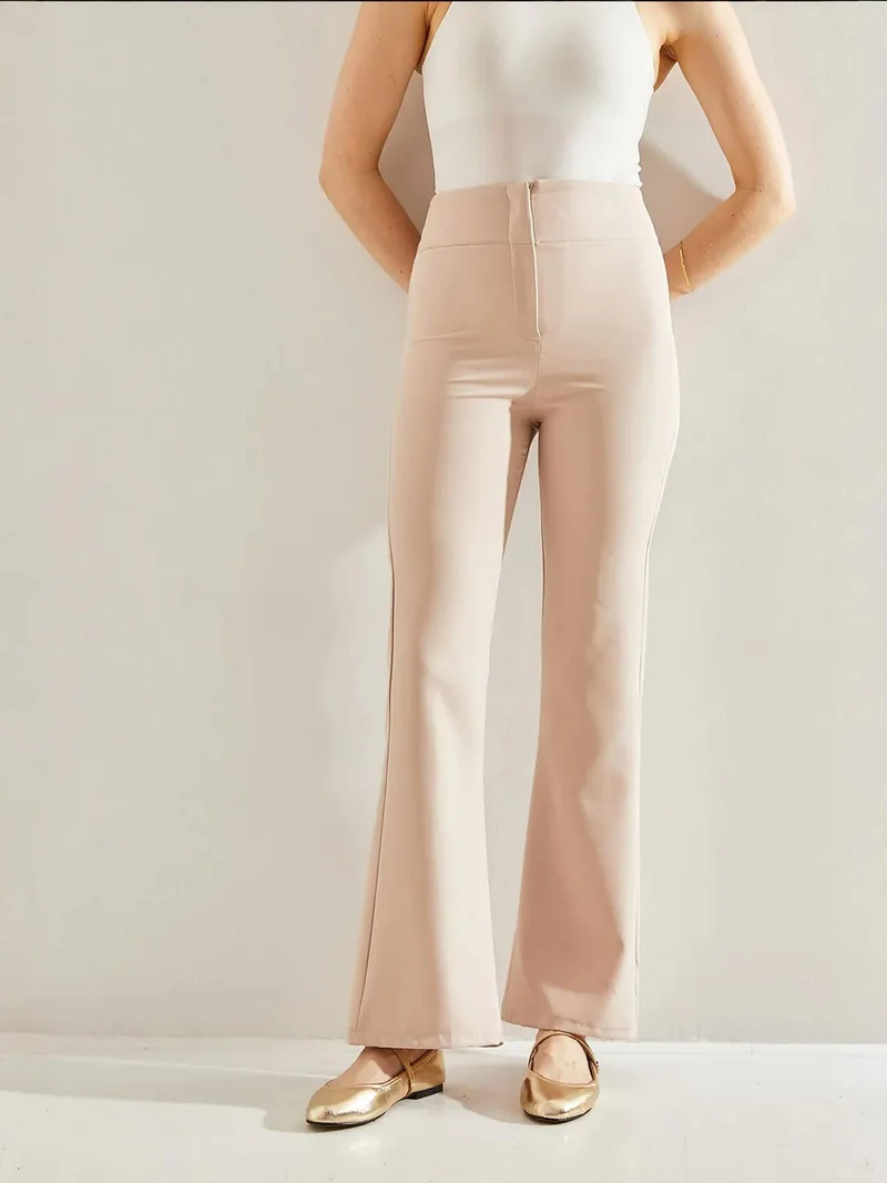 بيانكو لوتشي بنطلون لوتشي بخصر عالٍ وأرجل واسعة مع فيونكة