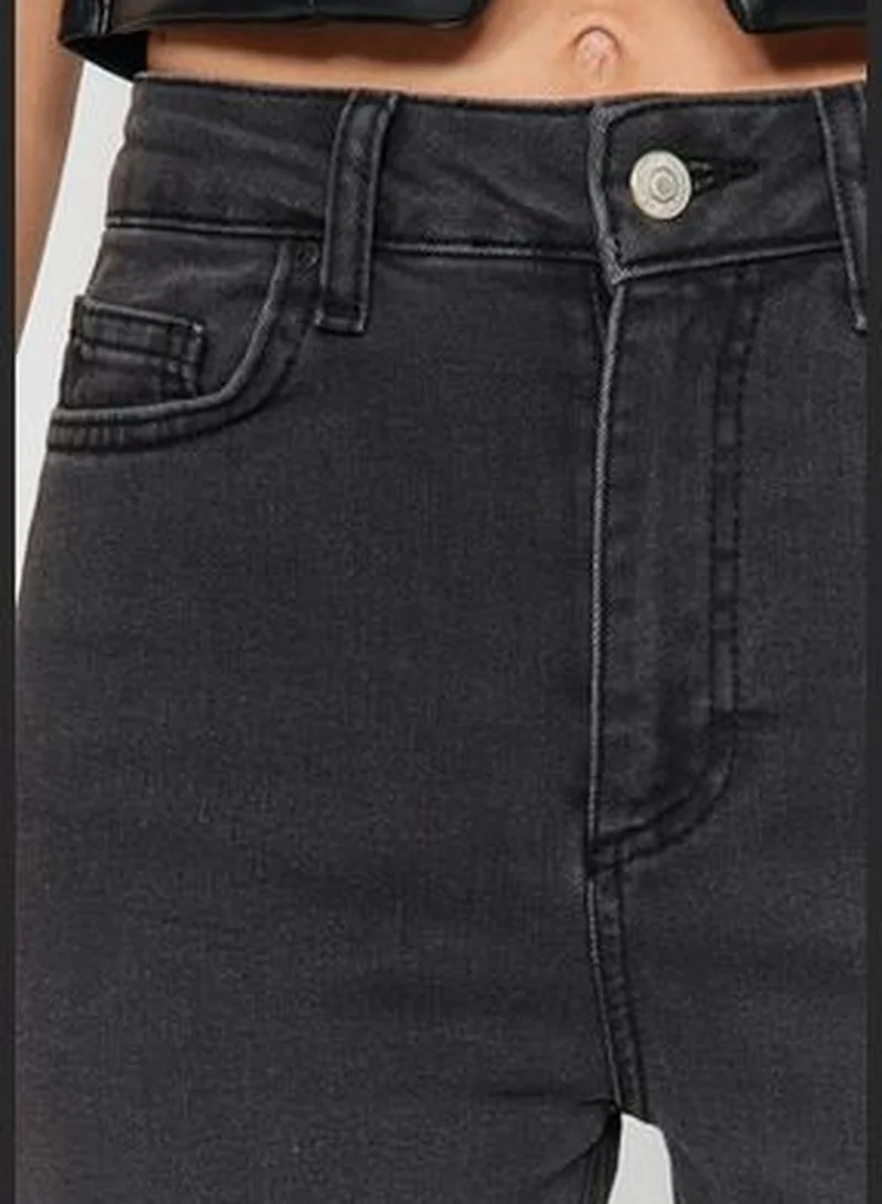 trendyol Black High-waisted Skinny Jeans with Berry TWOAW24JE00276