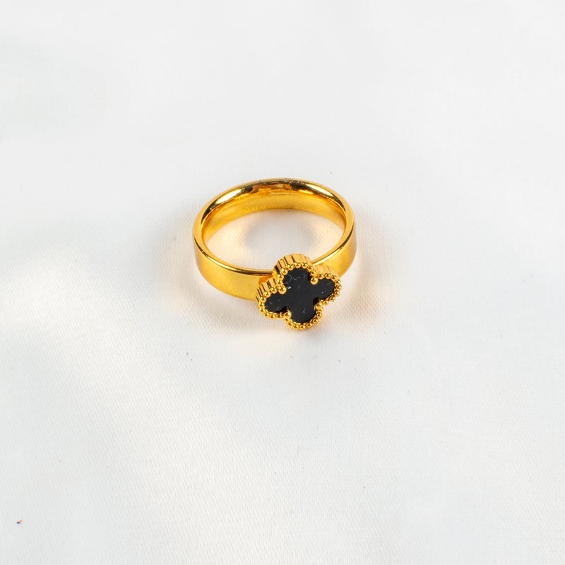 خاتم أستانليس ستيل ذهبي × أسود شكل زهرة البرسيم مقاس 7 - Image 2