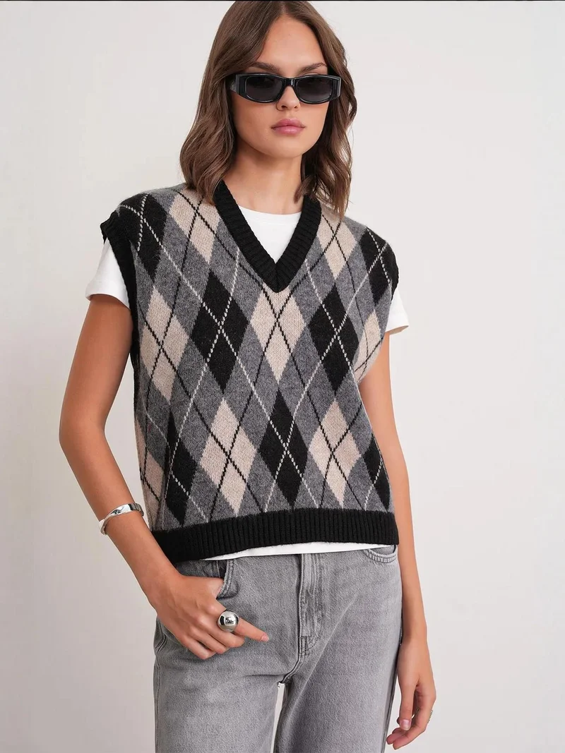 MixRay Mixray V-Neck Knitwear Sweater Vest with Argyle Pattern