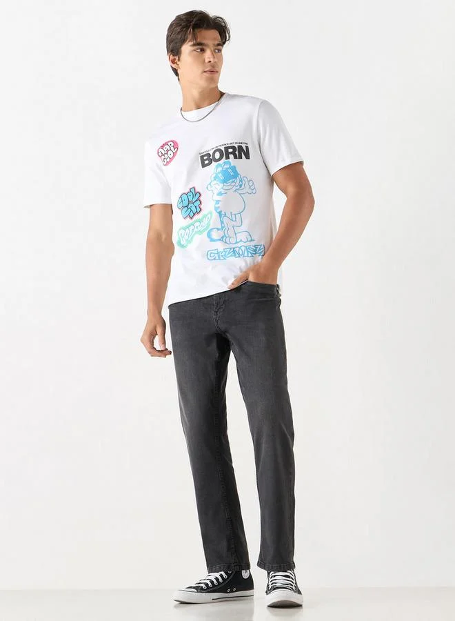 اس بي كاركترز تيشيرت بياقة ضيّقة وأكمام قصيرة وطبعات