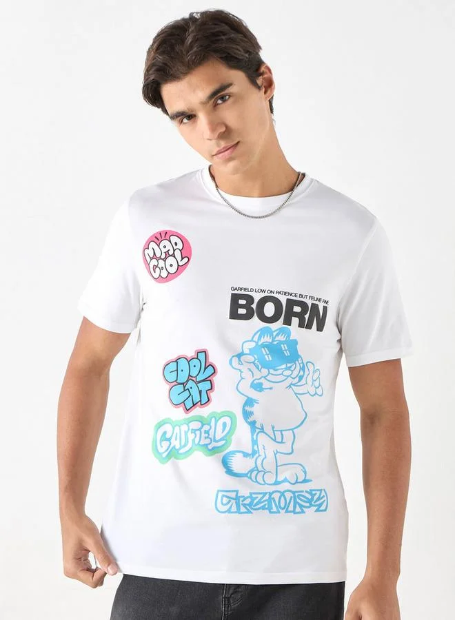 اس بي كاركترز تيشيرت بياقة ضيّقة وأكمام قصيرة وطبعات