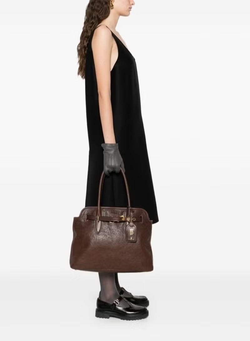 مياو مياو حقيبة ميو أفينتور من جلد النابا، حقيبة توت نسائية، حقيبة كتف نسائية، حقيبة يد نسائية، حقيبة كروس نسائية، حقيبة سفر نسائية، بني غامق - 40 سم - Image 5