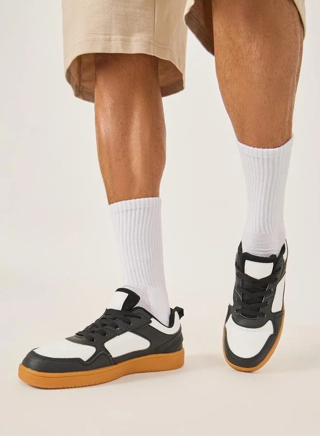 ستايلي اكتيف حذاء رياضي ملون بنعل سميك ورباط