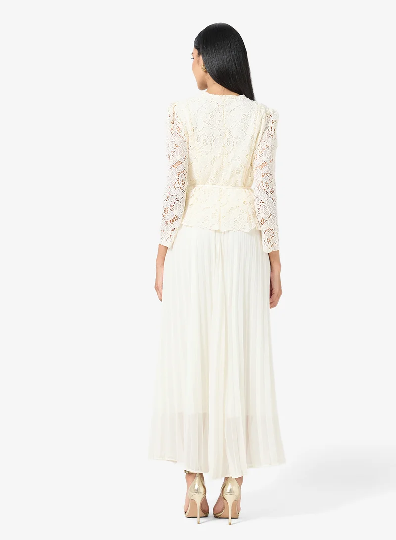 خزانة Lace Top & Skirt Set