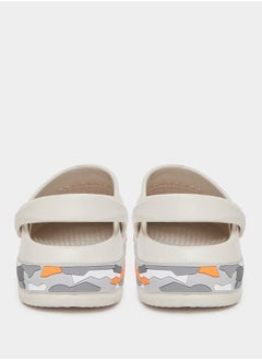 Styli Graphic Camo Heel Strap Clogs  - Image 4
