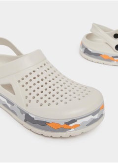Styli Graphic Camo Heel Strap Clogs  - Image 3