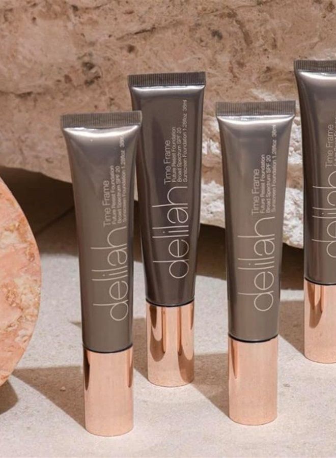 delilah  فيوتر ريزست فاونديشن مع SPF 20 - كستناء - خفيف الوزن - طويل الأمد - مضاد للشيخوخة - تغطية خالية من العيوب - مكياج سائل مع فيتامين E المضاد للأكسدة - خالي من القسوة - 1.28 أونصة - Image 3