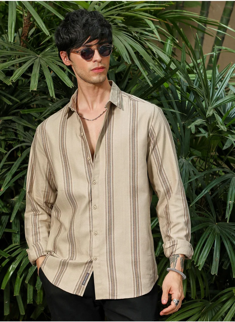 كامبوس سوترا Campus Sutra Men's Bisque Beige Halo-Striped Shirt For Casual Wear | Spread Collar | Long Sleeve | Button Closure | Shirt Crafted With Comfort Fit For Everyday Wear