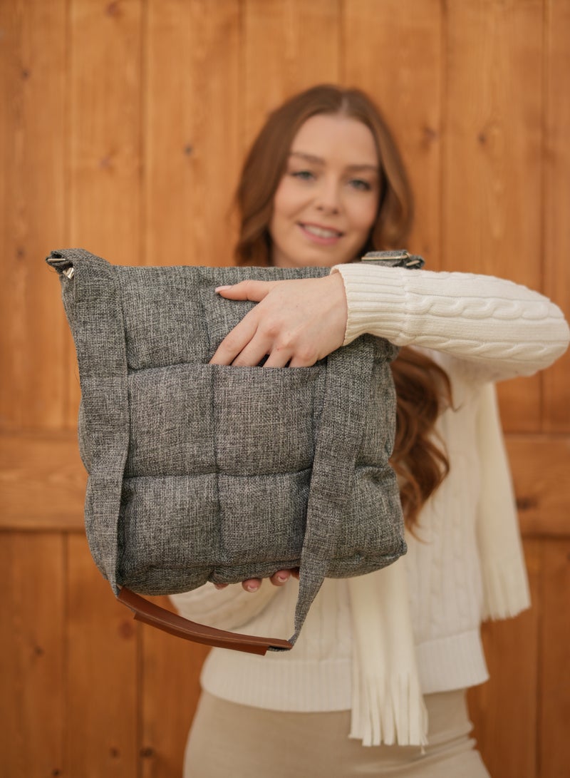 B.S COLLECTION Elegant and Practical BS Crossbody Bag with a Modern Design in Gray. - Image 3