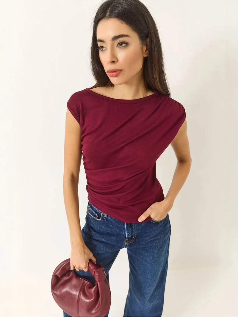 بيانكو لوتشي LUCCI Fitted Sleeveless Crew Neck Blouse