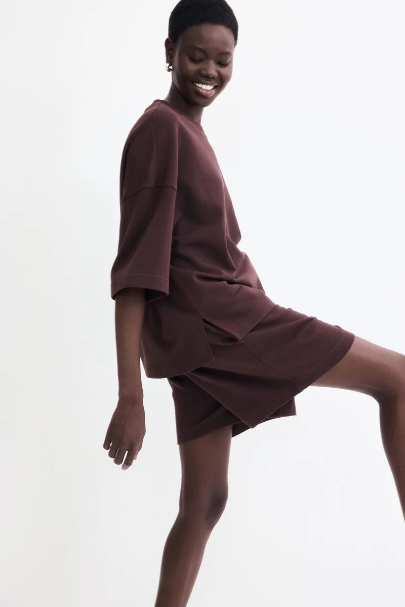 اتش اند ام شورتات بقصة فضفاضة