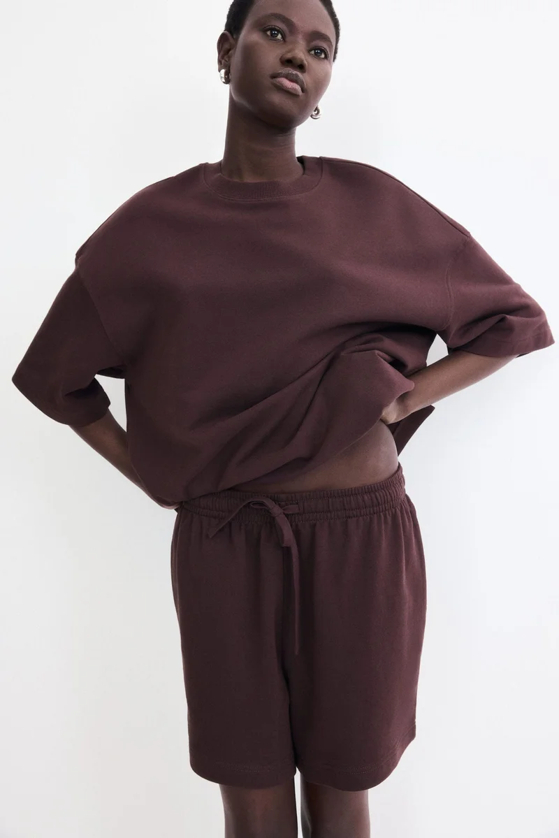 اتش اند ام شورتات بقصة فضفاضة