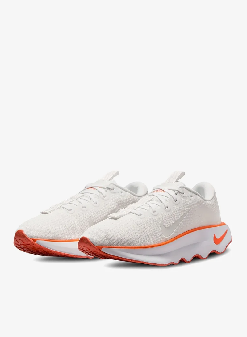 نايكي حذاء موتيفا للمشي للنساء