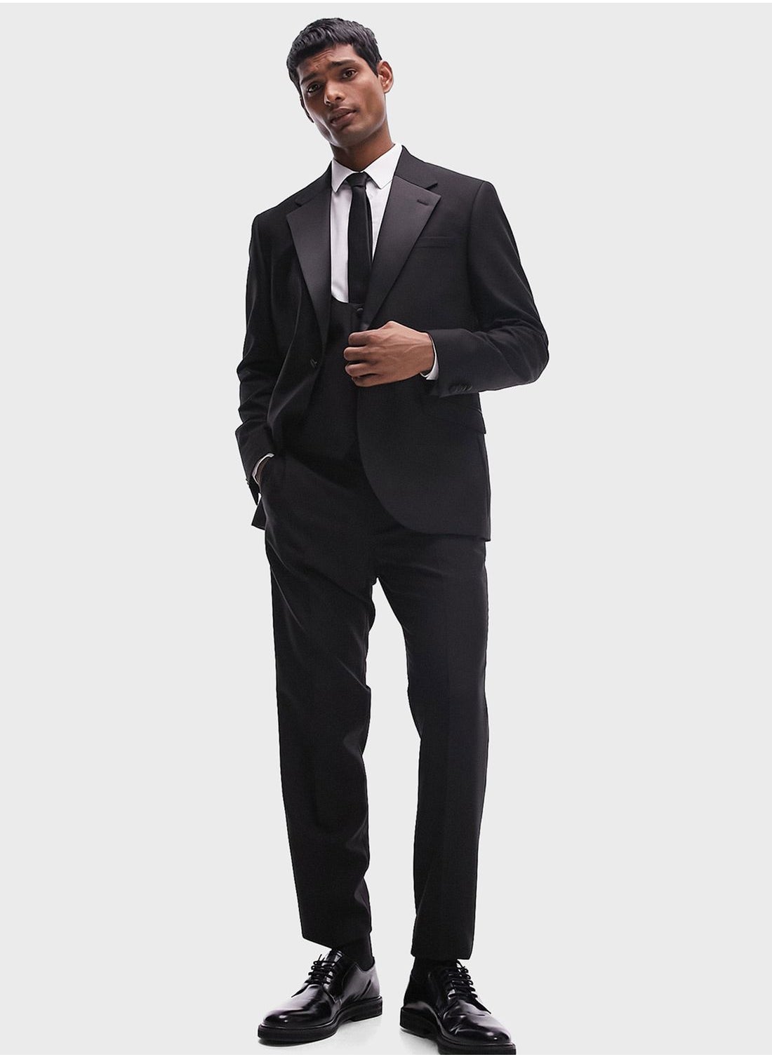Tailored Suit - https://f.nooncdn.com/p/pzsku/Z89CC722ED91C7B1F512CZ/45/_/1719505631/cec4b9ae-aa7a-4594-9dcb-816abcdc7c60.jpg?format=jpg&width=original