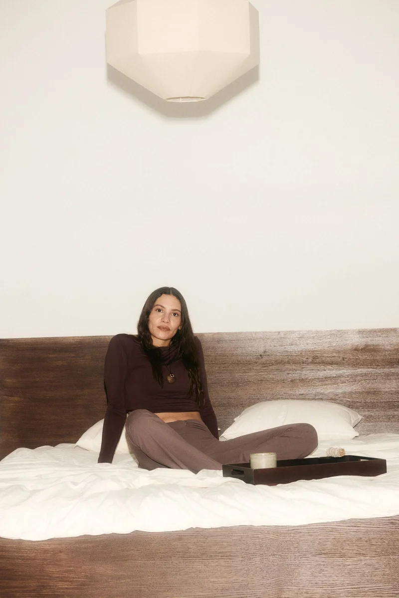 اتش اند ام بلوزة يوجا قصير بأكمام طويلة