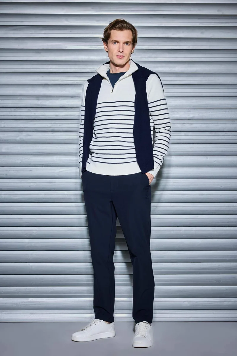 ديفاكتو Standard Fit Half Zippered Striped Knit Pullover
