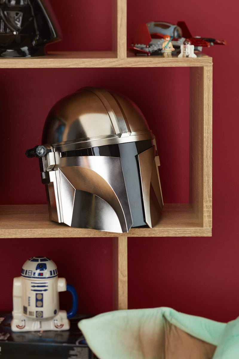 STAR WARS The Black Series The Mandalorian Premium Electronic Helmet Roleplay Collectible, Toys for Kids Ages 14 and Up - Image 2