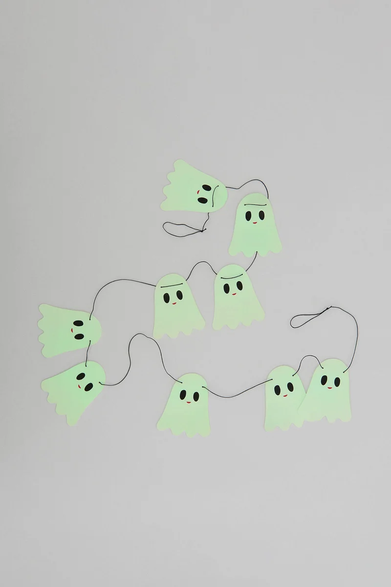 H&M Ghost garland