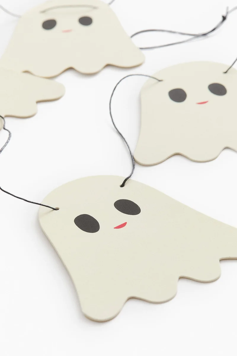 اتش اند ام إكليل زينة بتصميم غوست