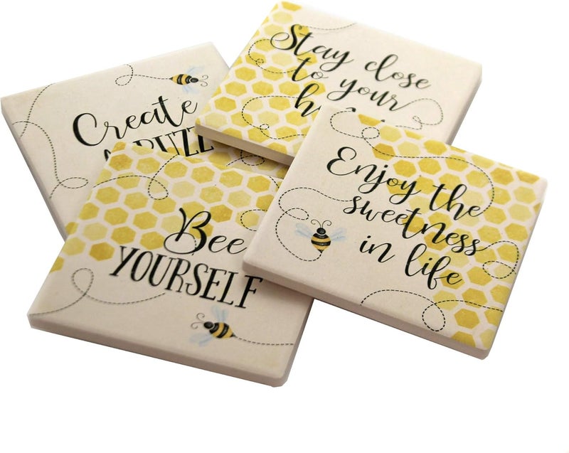 Carson مجموعة كوسترات منزلية مربعة كارسن SS74368 بتصميم نحلة عصرية مجموعة من 4 قطر 4 بوصة متعددة الألوان - Image 2