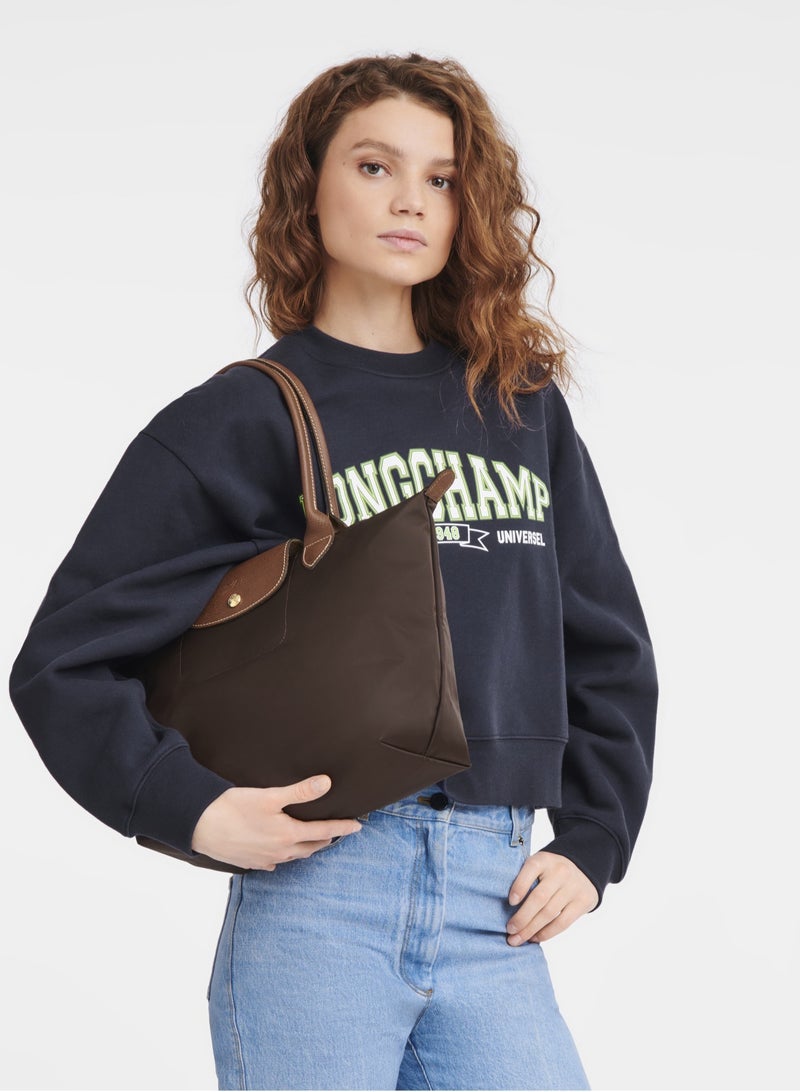 Medium handbag, there is no compartment inside the bag, and it can be used to hold a camera lens. Classic theme pack - Image 2