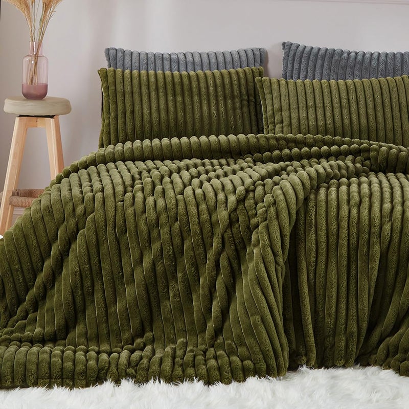 CCoutueChen Fluffy Duvet Cover Queen Soft Faux Fur Bedding Set 3Pcs Olive Green Velvet Flannel Bedding All Seasons Warm Plush 1 Shaggy Fuzzy Duvet Coevr with 2 Pillowcases - Image 1