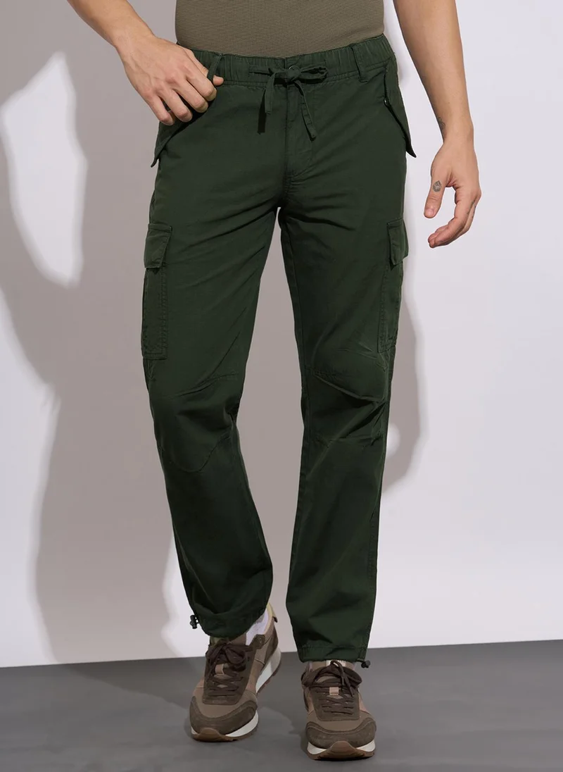 بيينغ هيومان Men Loose Fit Mid-Rise Cargos Trousers