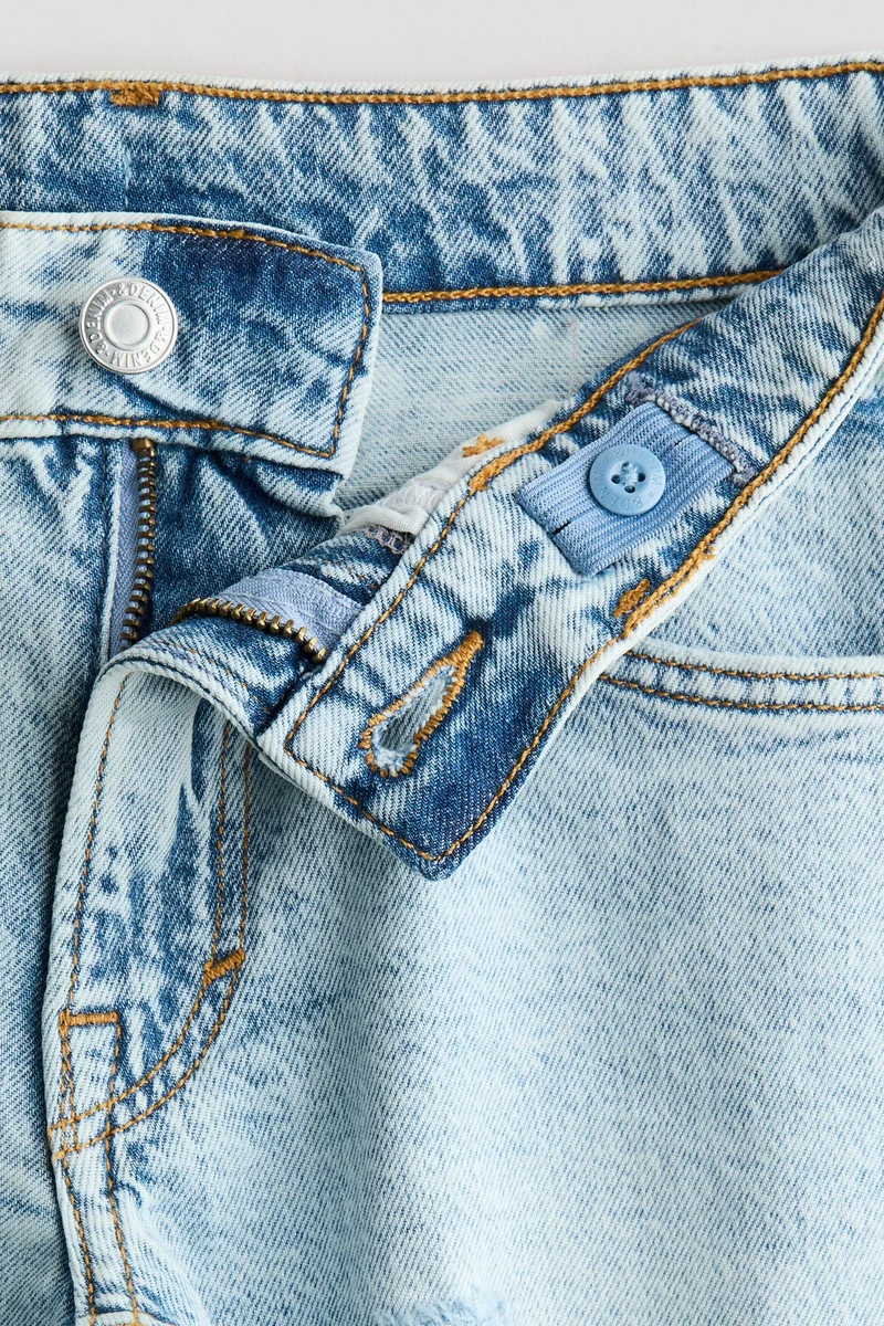 اتش اند ام جينز بقصّة مريحة وساق مدببة