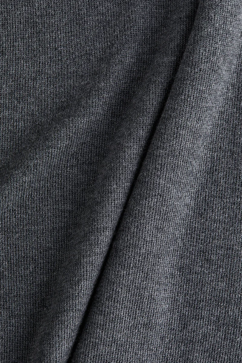 اتش اند ام فستان مكشوف الكتف