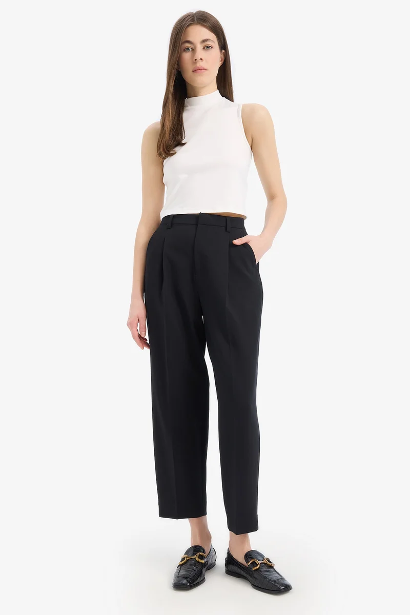 ديفاكتو Slim Fit Half Turtleneck Tank Top