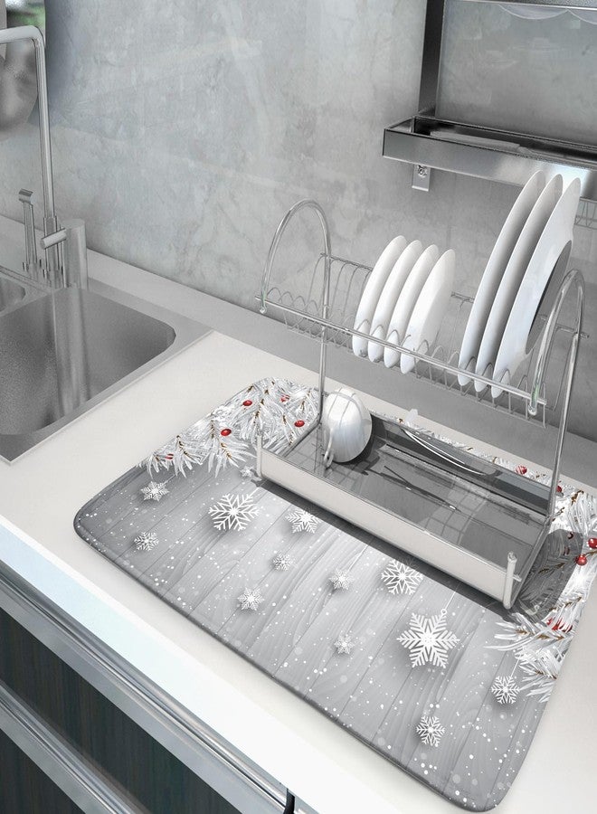 حصيرة تجفيف أطباق جيواوا مقاس 18 × 24 بوصة بتصميم ندفات الثلج الشتوية، مزينة بتوت هولي فضي متساقط، مصنوعة من ألياف دقيقة ماصة وسريعة الجفاف، مثالية لتزيين أسطح المطبخ. - Image 5