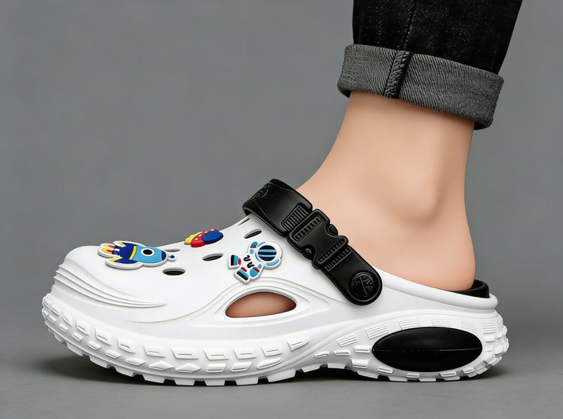 Cartoon-Style Clogs For Men And Women, Thick-Soled Eva Breathable Non-Slip Closed-Toe Beach Sandals, Summer Driving Shoes - Image 1