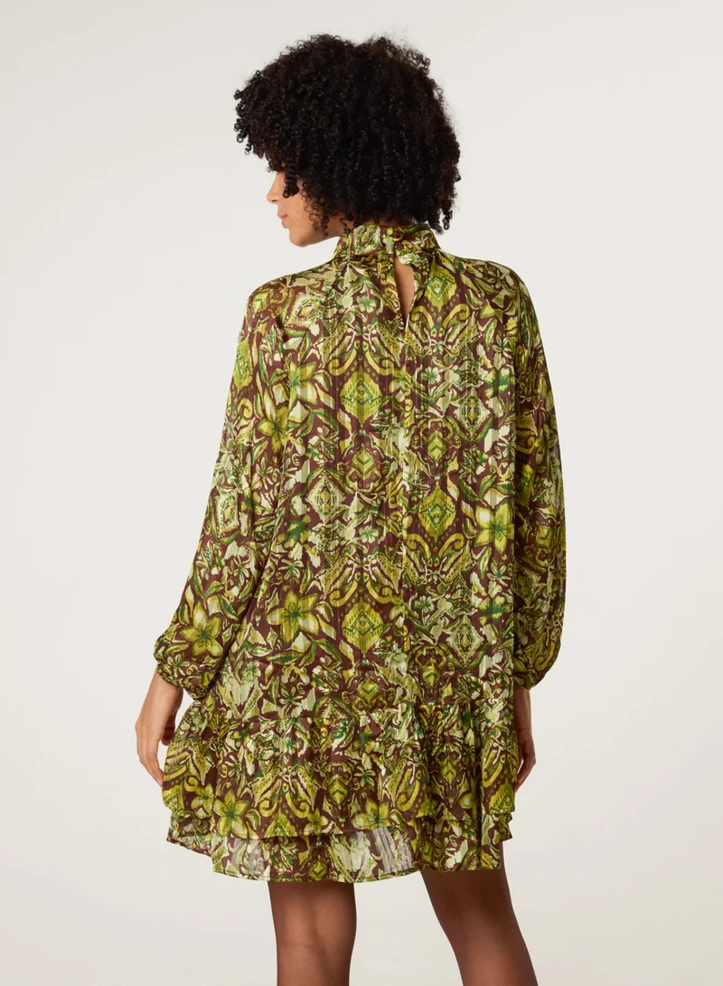 بلو فانيلا فستان بياقة عالية وحافة مكشكشة