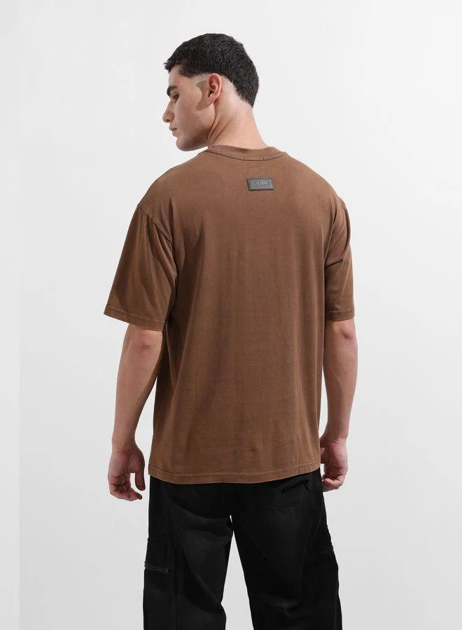 شركة المرآب الهندية تيشيرت رجالي بقصة مريحة وطبعة جرافيك ورقبة دائرية وأكمام قصيرة