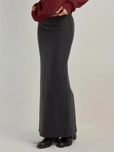 هيكاب تنورة ناعمة بنقوش بارزة وخصر مطاطي بفتحة جانبية