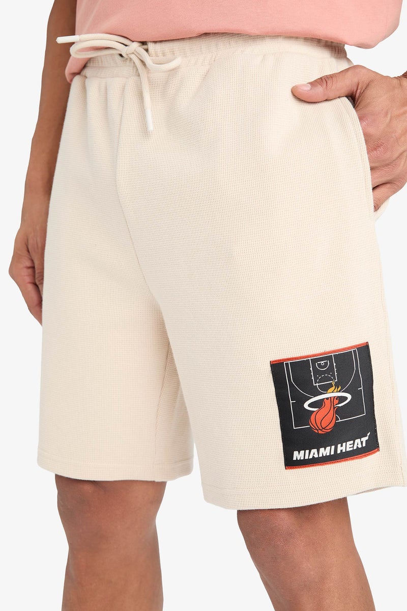 DeFacto Beige Man DeFactoFit NBA Miami Heat Standard Fit Waffle Shorts Casual - Image 4