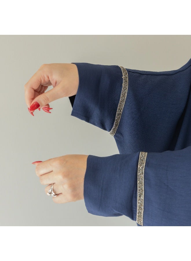 LINELLE عباءة لينيل الفاخرة بتفاصيل حجر أزرق على شكل فراشة للنساء - مقدمة أنيقة مزودة بأزرار، وأكمام واسعة متدفقة، ملابس يومية ومناسبات محتشمة - Image 3