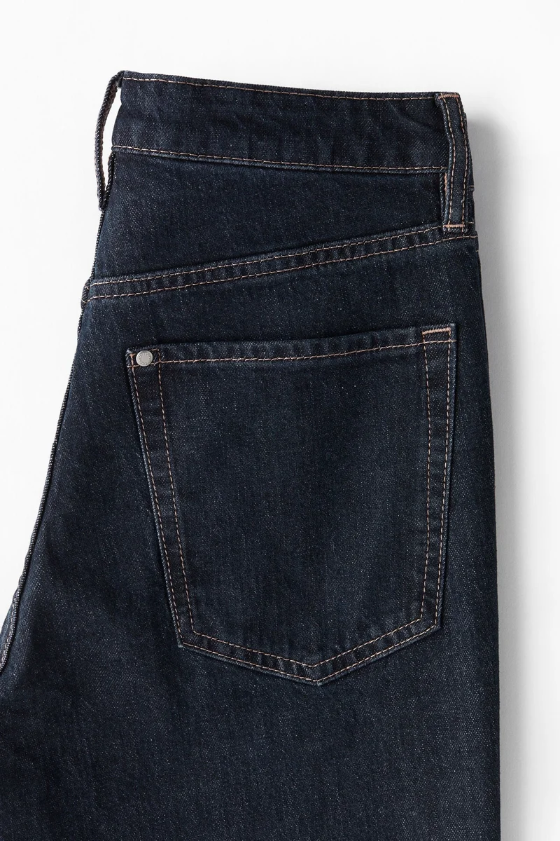 اتش اند ام جينز بقصّة سلِم مع خصر مرتفع