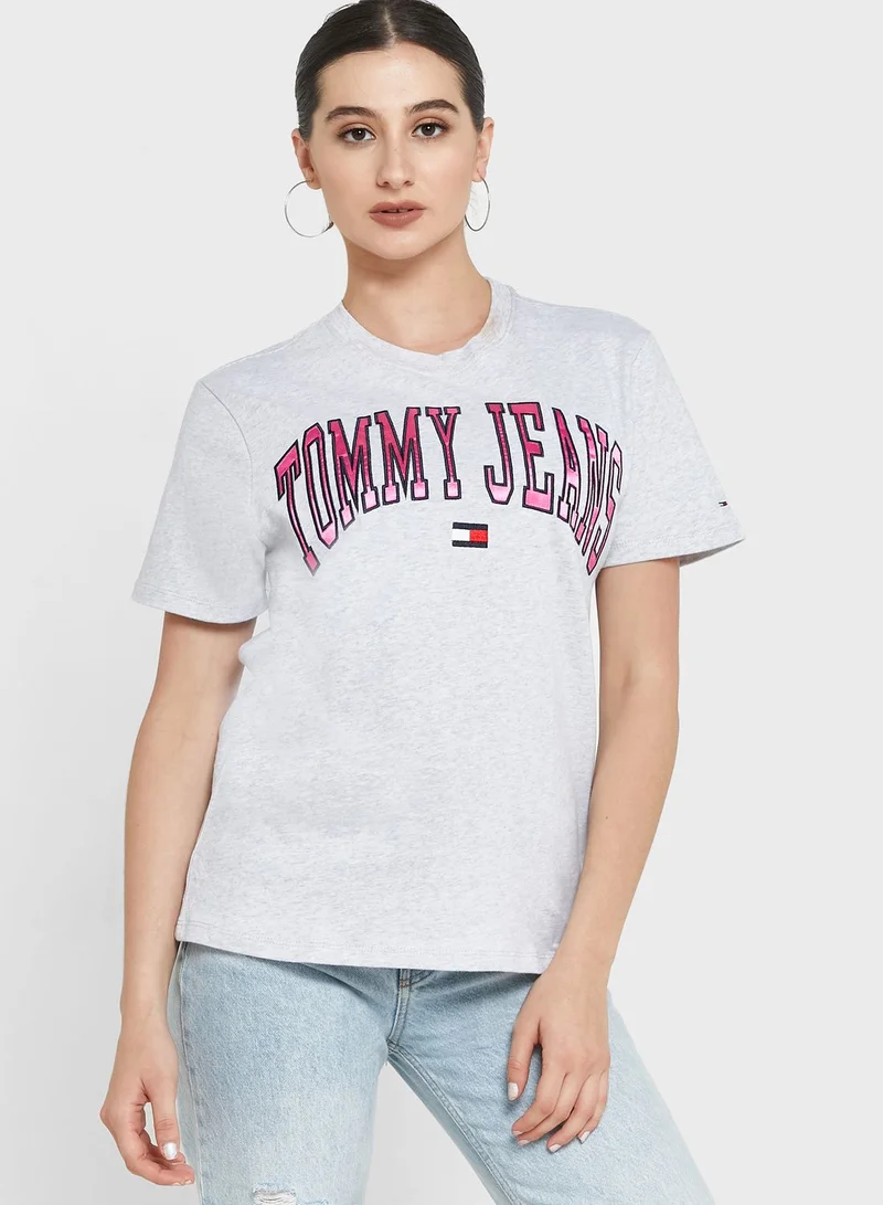 TOMMY JEANS Crew Neck Logo T-Shirt